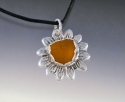 P926%20-%20Amber%20Sea%20Glass%20Daisy%20Pendant (thumbnail)