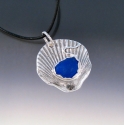 P935%20-%20Cobalt%20blue%20sea%20glass%20seashell (thumbnail)