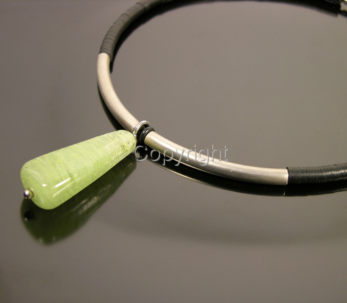 Vulcanite%20with%20recycled%20peridot%20pendant (large view)