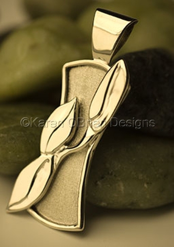 Framed%20Silver%20Leaves%20Pendant%201 (large view)