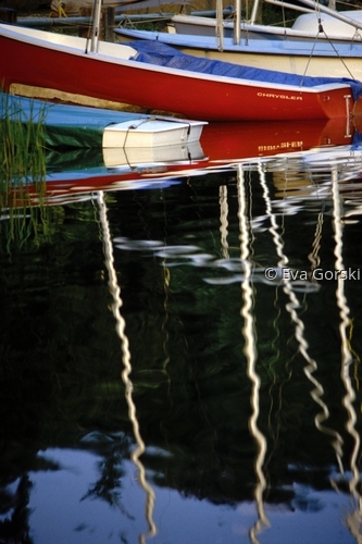 Photography-Seascape-Red boat