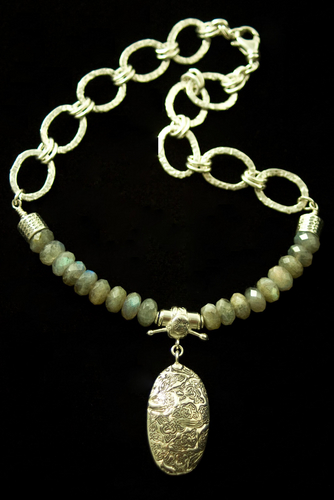 Fine%20Silver%20and%20Labradorite%20Necklace (large view)