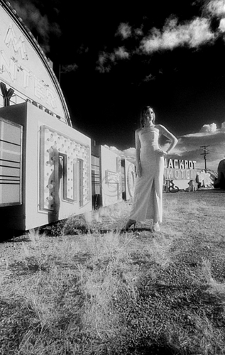 Photography-Fashion-Johanna at the Friendly Inn 3