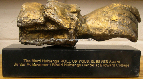 Junior%20Achievement%20Marti%20Huigenza%20Roll%20Up%20Your%20Sleeve%20Award (thumbnail)