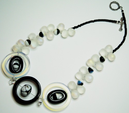 Jewelry-Necklaces-Black-n-White Illusion � NM2014