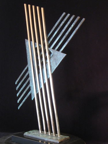 Sculpture-Bronze-A Flying V, Trapped