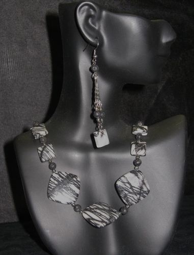 Jewelry-Zebra's Chasing Black