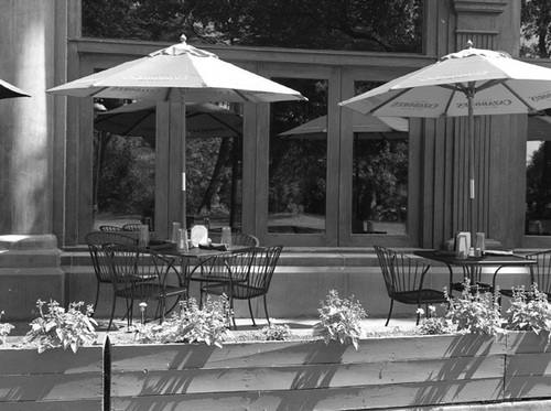 Photography-Outdoor bistro, Minneapolis, Minnesota r07-0813-11