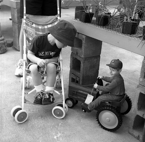 Photography-Figurative-Encounter of lads r04-0905-2