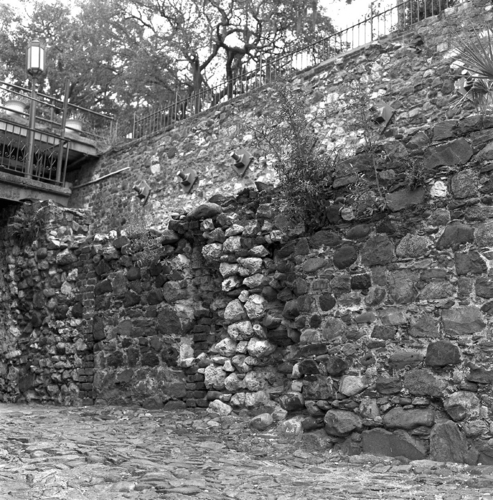 Photography-Urban-r09-0202-55 Stone wall, Savannah