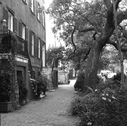 Photography-Urban-r09-0223a-46 Jones Street, Savannah, Georgia