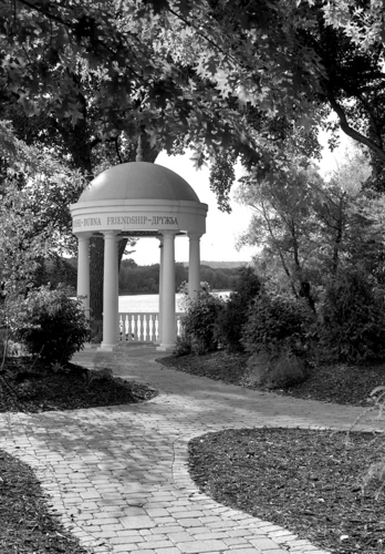 Photography-Architecture-r09-0818-41 Dubna Gazebo, La Crosse, Wisconsin