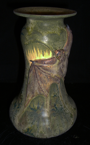 Bat vase amphora
