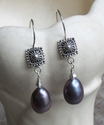 Peacock%20Pearl%20Teardrop%20Earrings (thumbnail)