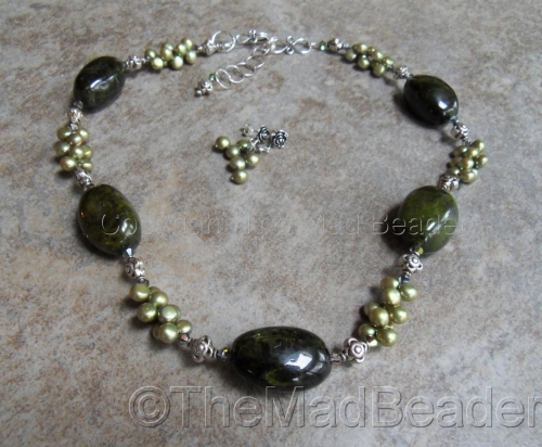 Verdilite%20%26%20Button%20Pearls%20%28Set%29 (large view)