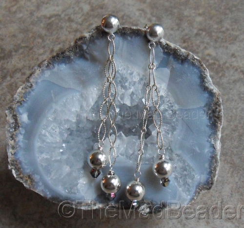 A%20long%2C%20%22Ball%20%26%20Chain%22%20earring (large view)