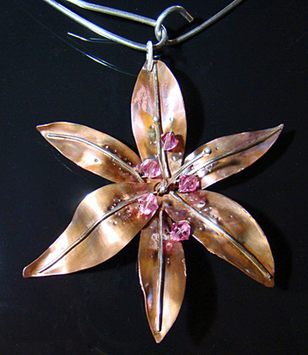 %23231%20-%20Star%20Gazer%20Lilly%20pendant (large view)