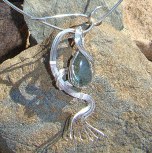 SOLD%20%23181%20-%20Labradorite%20wire%20sculpted%20pendant (large view)