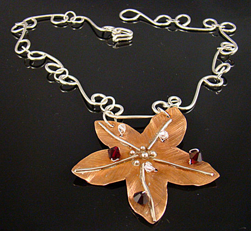 %23200%20-%20Poinsettia%20Necklace (large view)