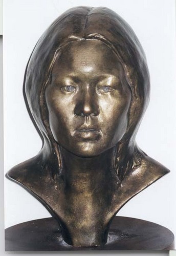 Sculpture-Clara