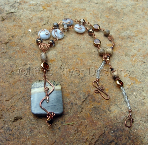 Desert%20Moon%20Necklace (large view)