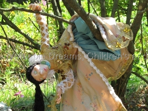 Courtly%20Faerie%20Doll-%20Danae (large view)