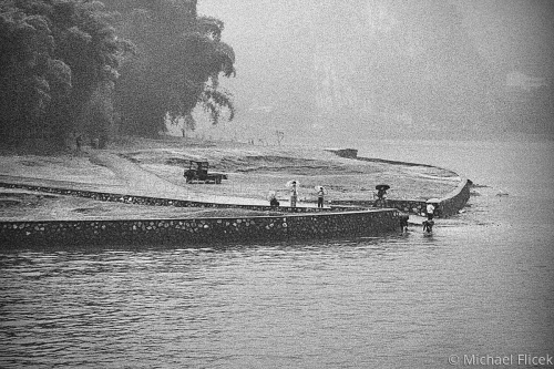 Boat%20Landing%2C%20Yang%20Shuo (large view)