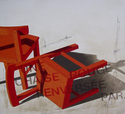 Une Chaise Rouge Renvers�e Par...