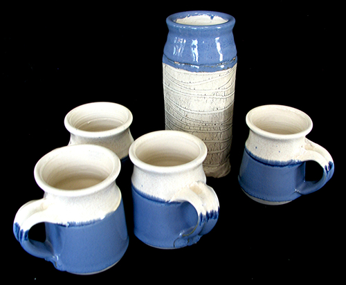 China%20Blue%20Vase%20with%20Mugs (large view)