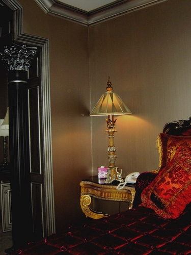 Decorative-Metallic striae bedroom