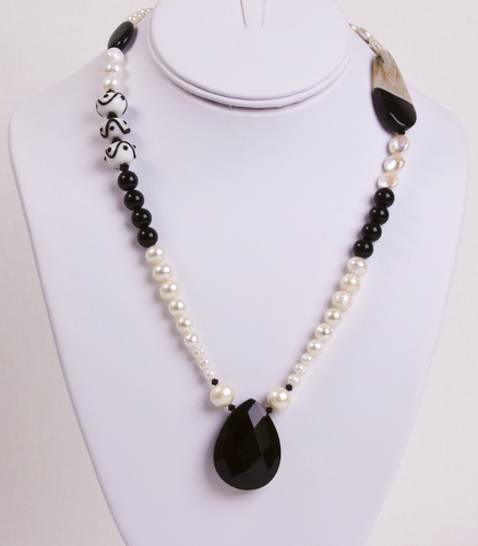 Jewelry-Necklaces-White Pearls and Black Onyx Necklace