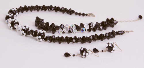 Jewelry-Necklaces-Black and White Top Drilled Bicones Set