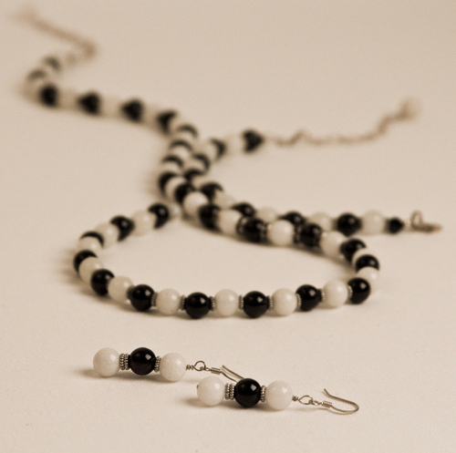 Jewelry-Necklaces-White Marble and Black Sardonyx Set