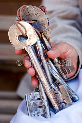 Photography-Gate holder, Sanaa