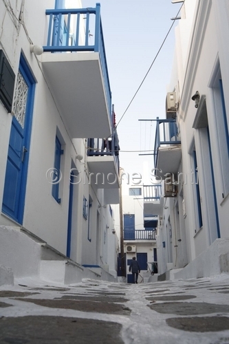 Photography-Distant man in alley