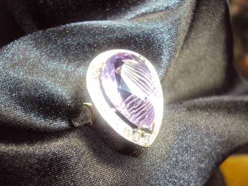 14kt white gold amethyst w/ diamonds