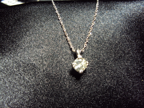 14kt white gold .30ct diamond necklace