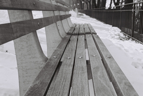 Bench%20along%20Hudson (large view)