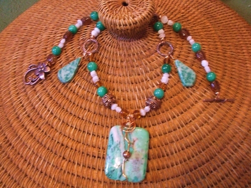 Rectangular%20Green%20Agate%20Necklace%20 (large view)