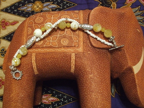 Yellow%20Crackeled%20Agate%20Bracelet (large view)