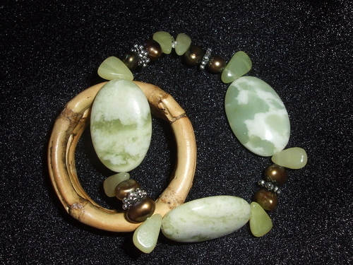 Jade%20and%20Pearls%20Bracelet (large view)