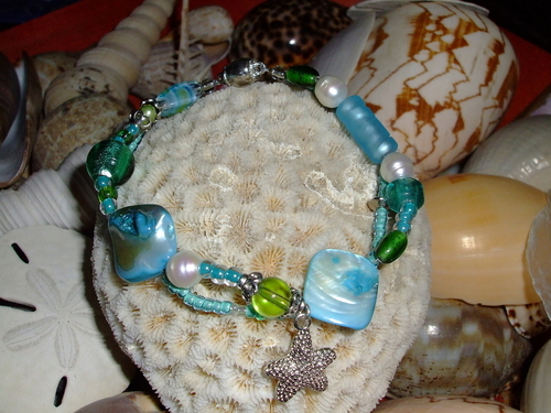 Mother%20of%20Pearl%20%26%20Starfish%20Bracelet%20%20 (large view)